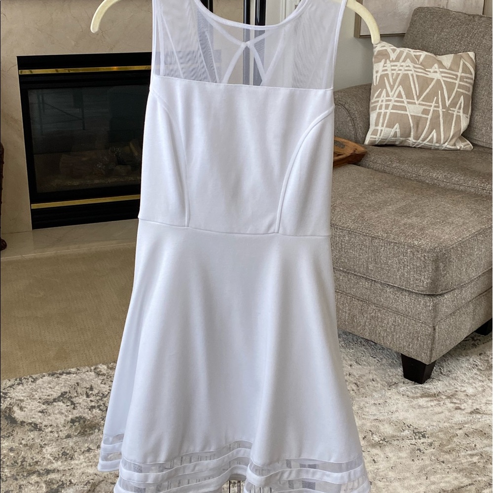 White dress. Size small. Never worn. Petite. Small